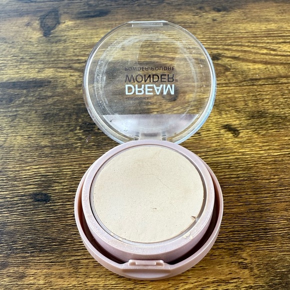 Maybelline Compact Powder in Soft Beige - Picture 1 of 4